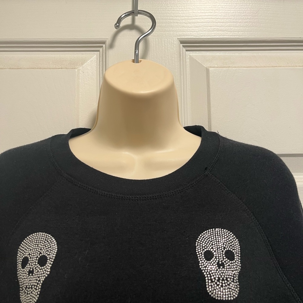Betsey Johnson Embellished Rhinestone Skull Fleece Sweatshirt Black-Small - VGUC - Picture 2 of 14